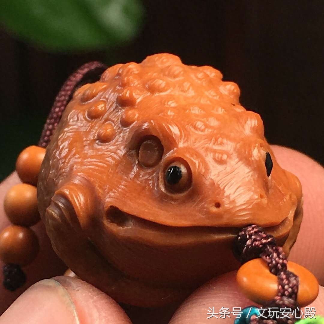 苏工橄榄核金蟾欣赏
